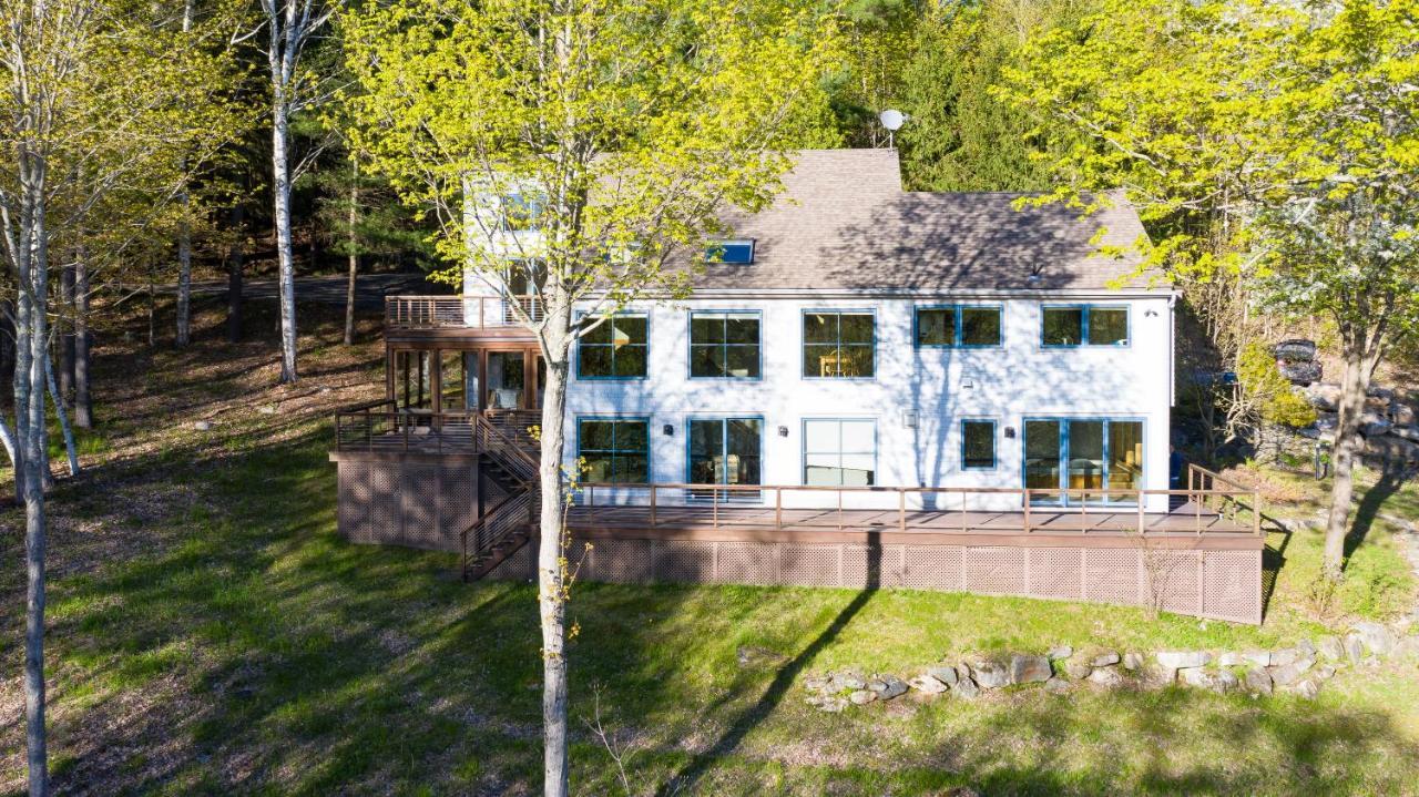 Private Home Overlooking Stevens Lake Great Barrington Exteriör bild