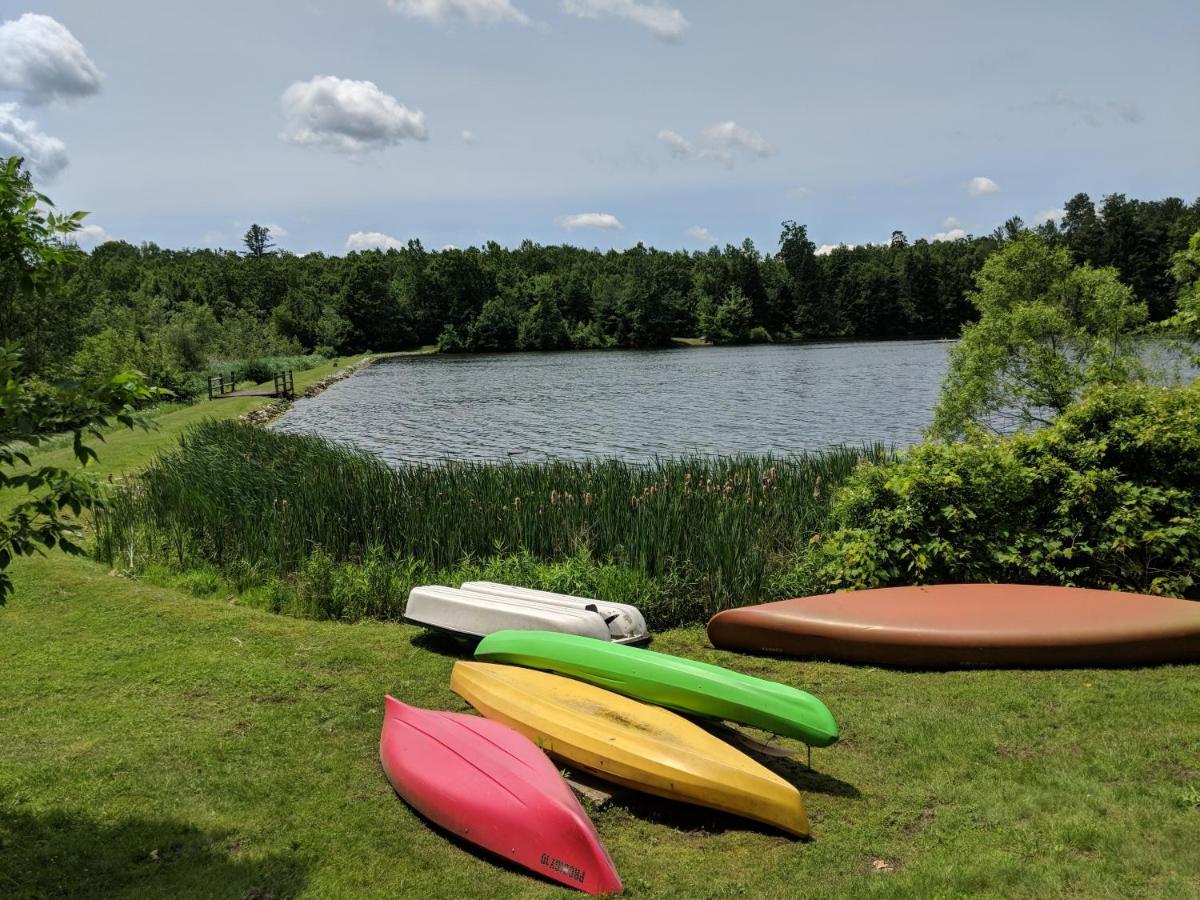 Private Home Overlooking Stevens Lake Great Barrington Exteriör bild