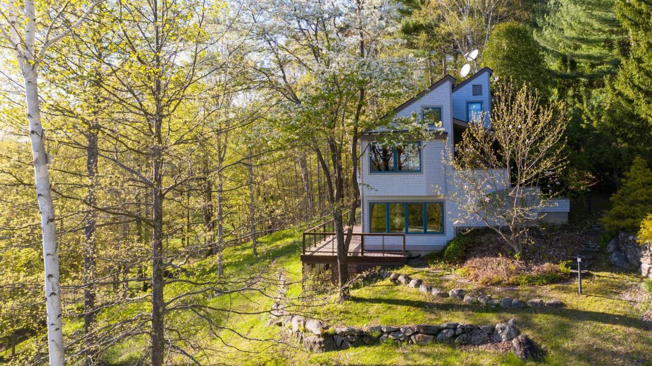 Private Home Overlooking Stevens Lake Great Barrington Exteriör bild