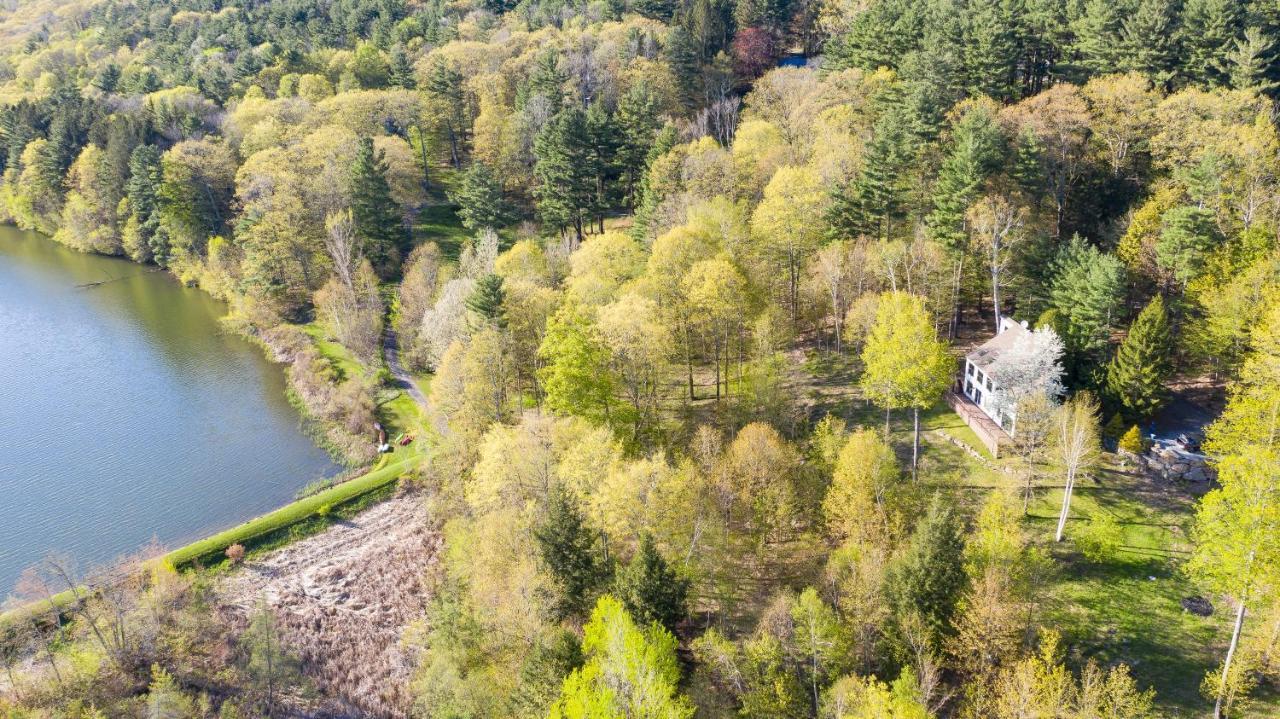 Private Home Overlooking Stevens Lake Great Barrington Exteriör bild